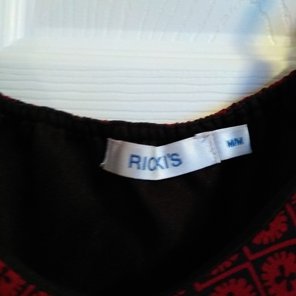 22. Red Layered Tank Ruffle at Chest M - Picture 3 of 3